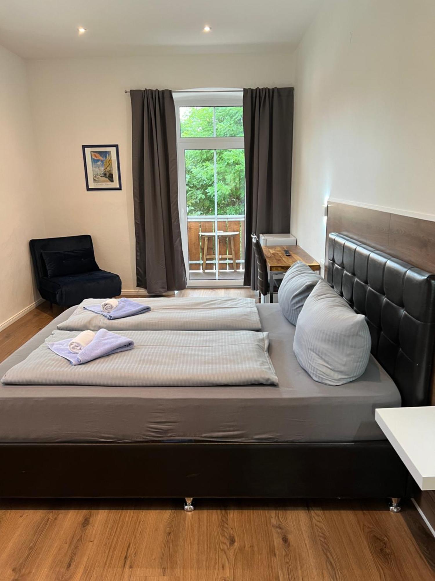 Doppelzimmer mit Balkon